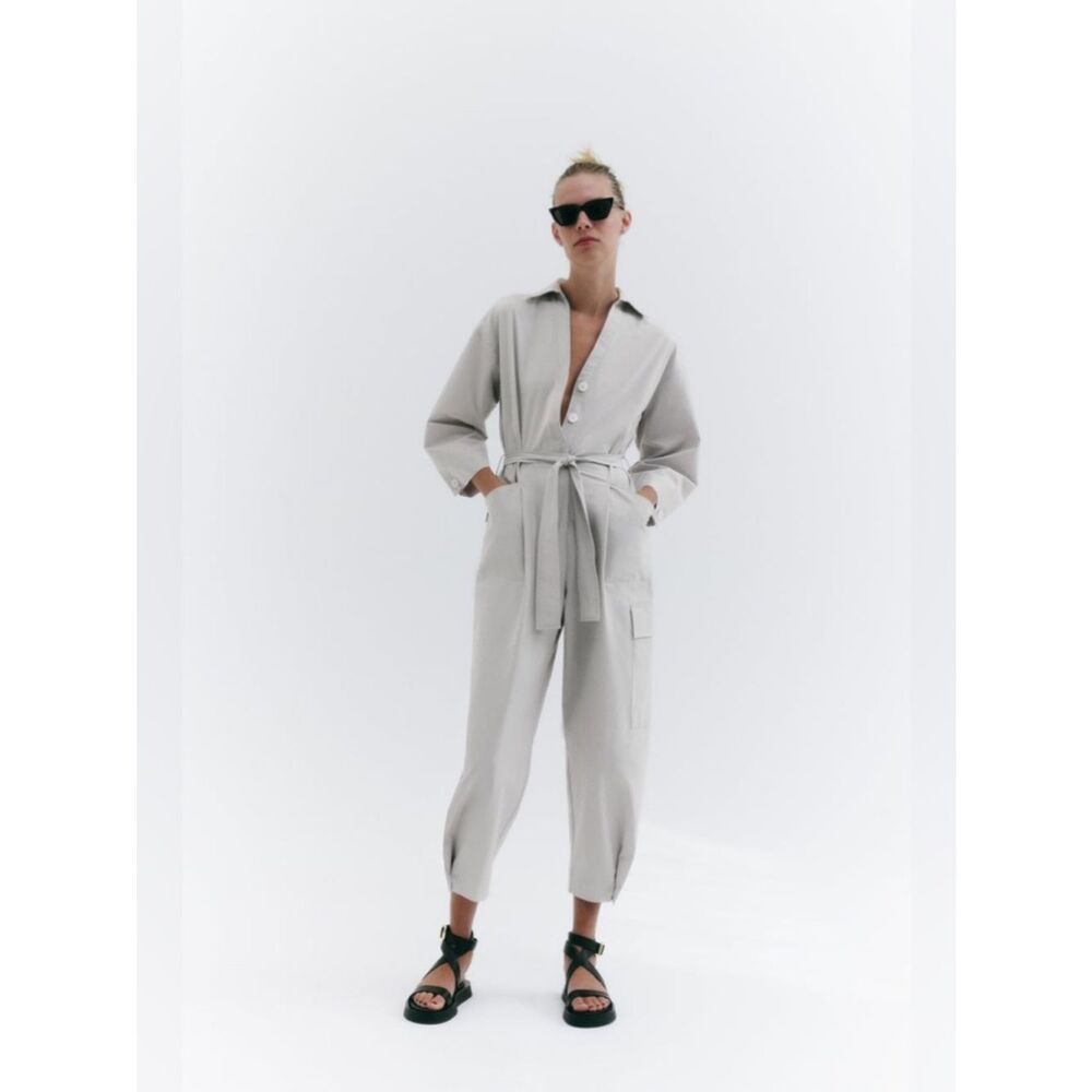 ZARA BELTED POPLIN JUMPSUIT
LIGHT GRAY
